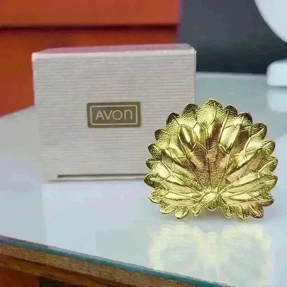 Avon vintage scarf ring 1990 avon sculpted fan scarf ring gold tone